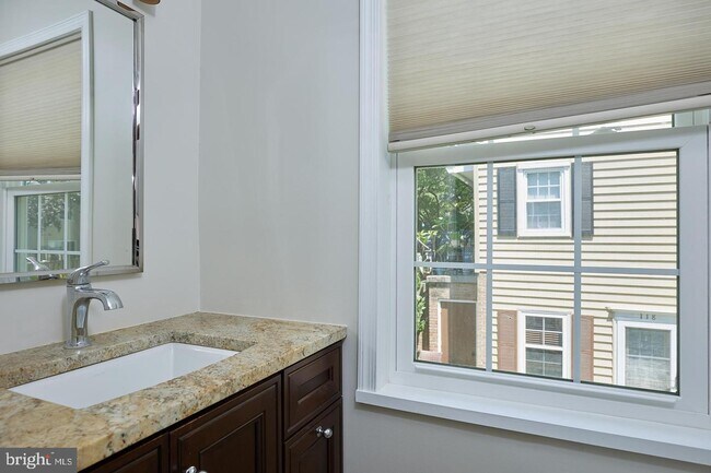 Building Photo - 124 Barnsfield Ct