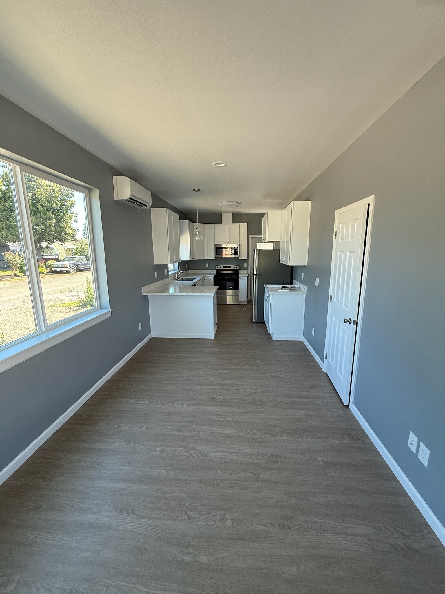 Living/Kitchen - 4142 Avalon St
