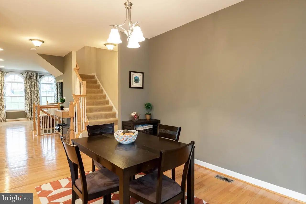 Dining - 1717 Taymount Ter NE