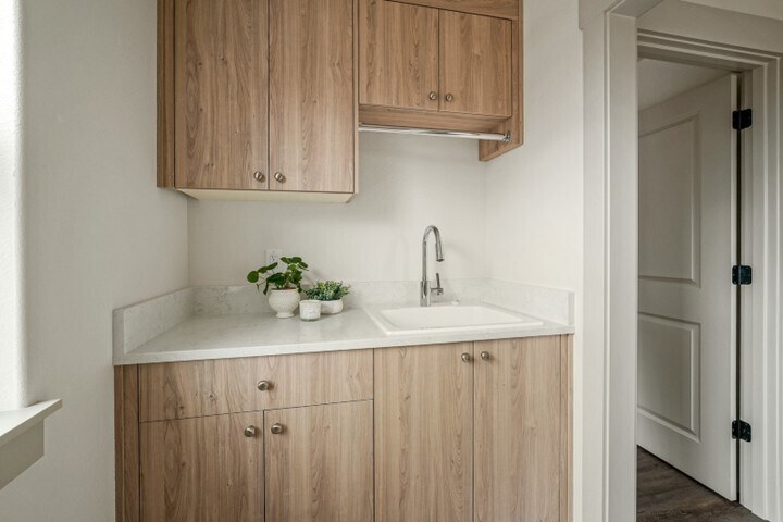 Building Photo - 1321 Oppek St NE