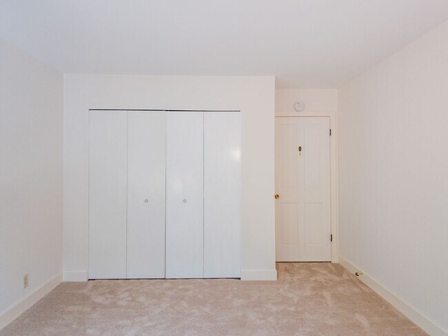 Building Photo - 27 Meadow Hill Dr