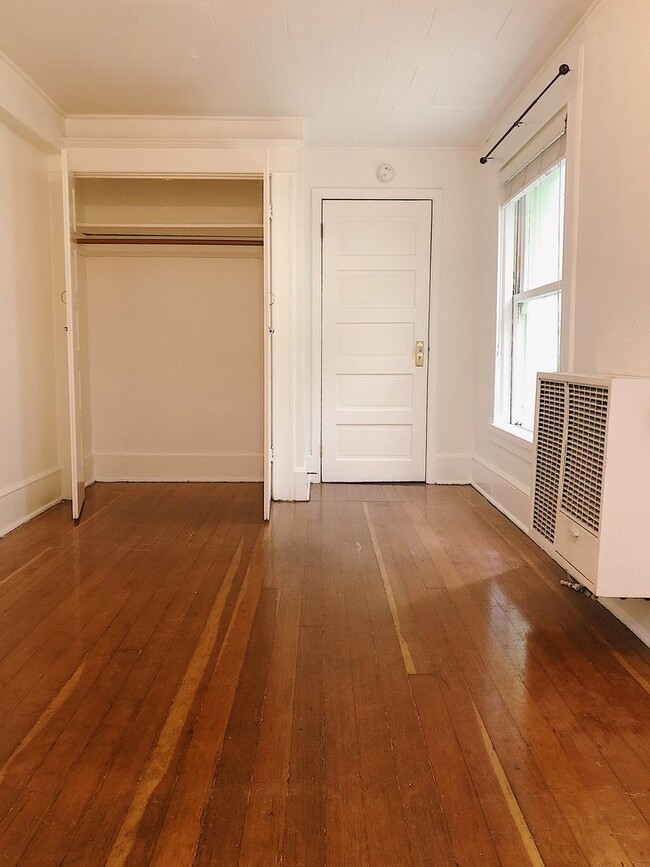 Building Photo - 2190 W Burnside, #2
