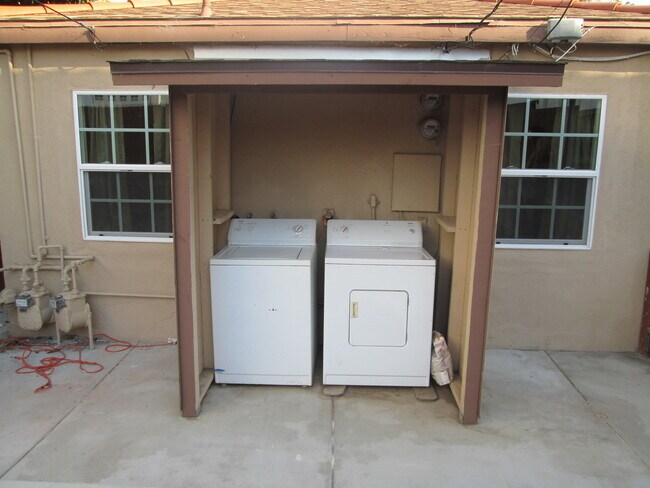 Building Photo - 1834-36 Chalcedony St