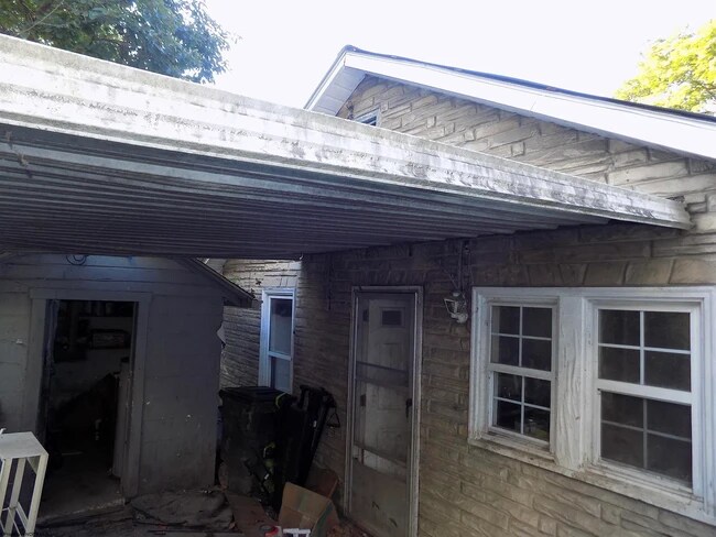 Building Photo - 605 East Ave