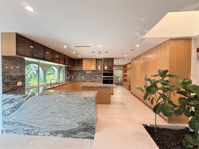 Building Photo - 3200 NE 165th St