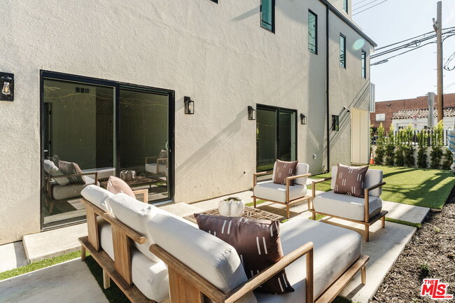 Building Photo - 6763 Lexington Ave