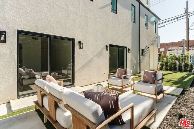 Building Photo - 6765 Lexington Ave