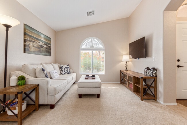 Building Photo - 543 S Wildrose