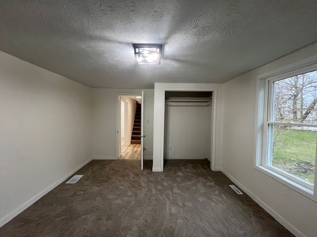 Building Photo - 1301 E 6th St