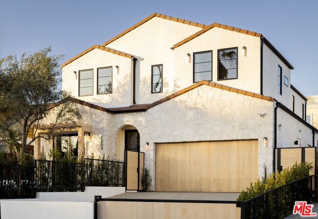 Building Photo - 1008 S Bundy Dr