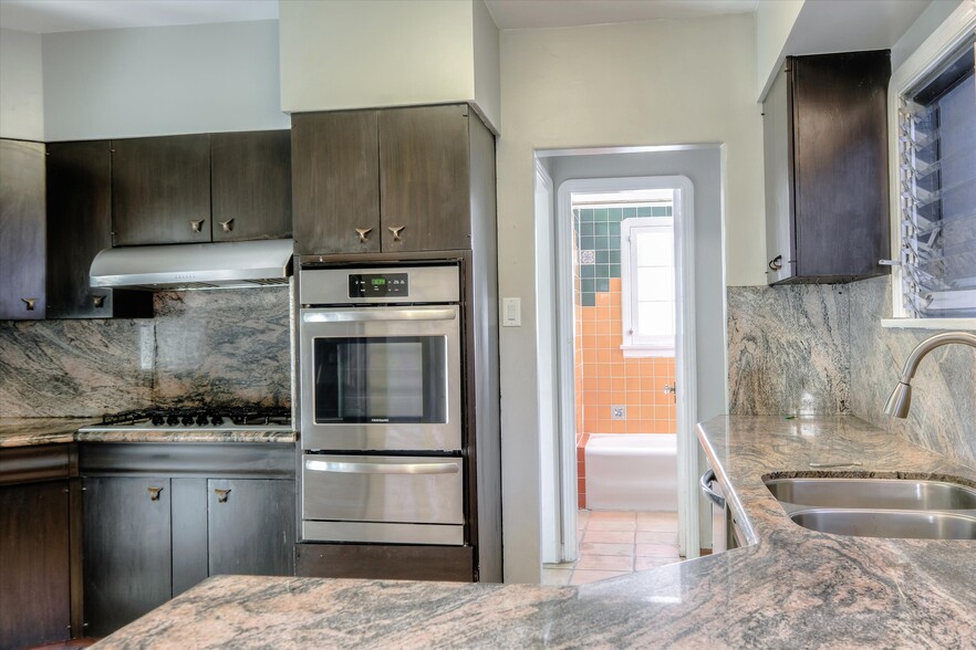 Building Photo - 366 S Crescent Heights Blvd