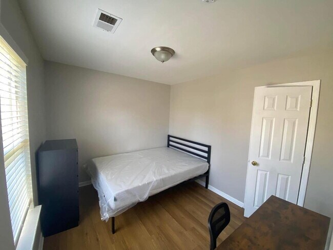 Building Photo - The Briana | Large, Spacious Rooms with Work Desks Near South End