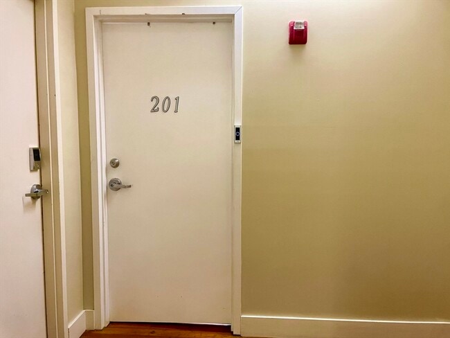 Building Photo - 49 Munroe St