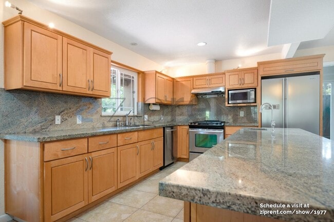 Building Photo - 10609 Creston Dr