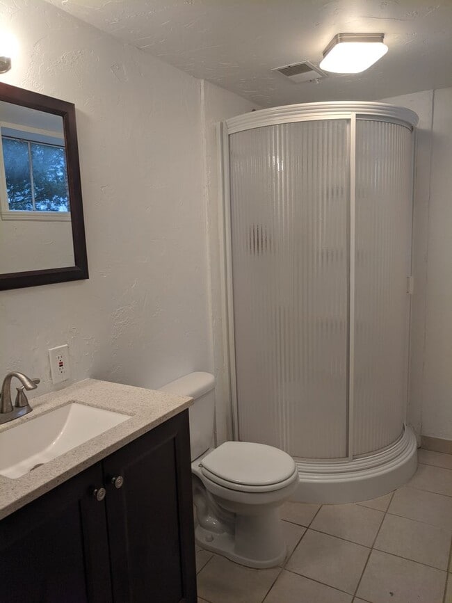 Building Photo - *****Huge 4 bedroom, 3 full bath home FOR ...