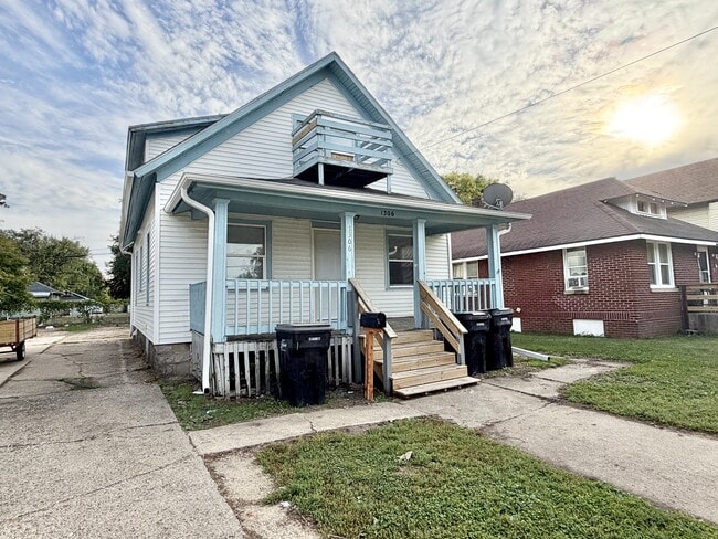 Building Photo - 1306 Copeland Ave