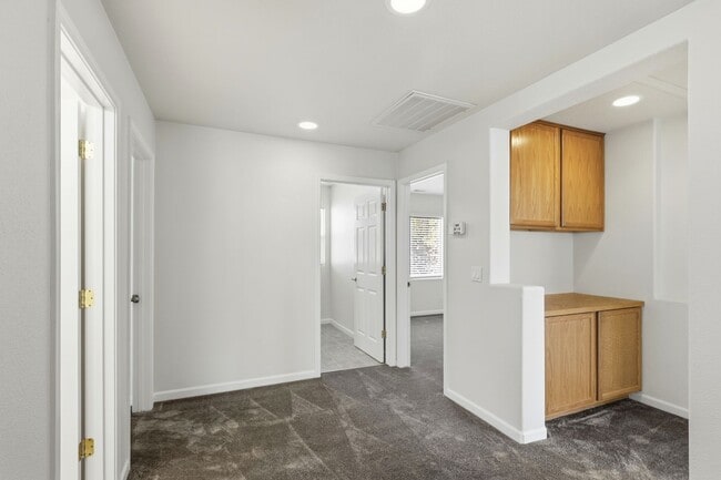 Building Photo - Seaview Ranch Neighborhood!