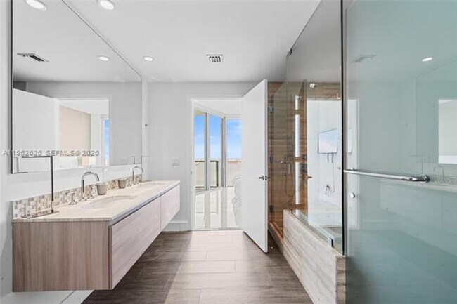 Building Photo - 2900 NE 7th Ave