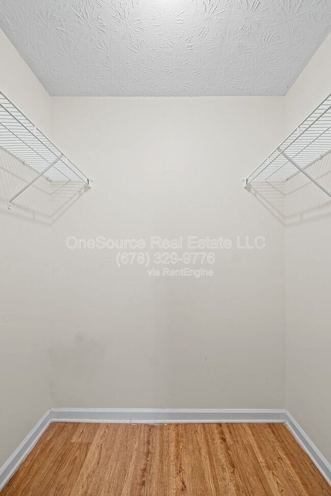 Building Photo - 4149 Oak Ferry Dr NE