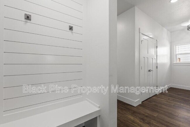 Building Photo - 7184 W Riverwood St