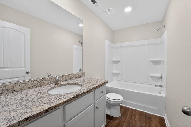 Building Photo - Spacious 4BR House in Charlotte