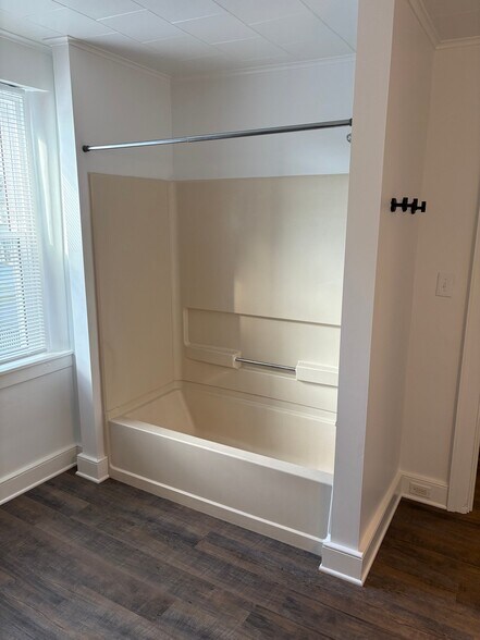 Building Photo - 1408 W Main St