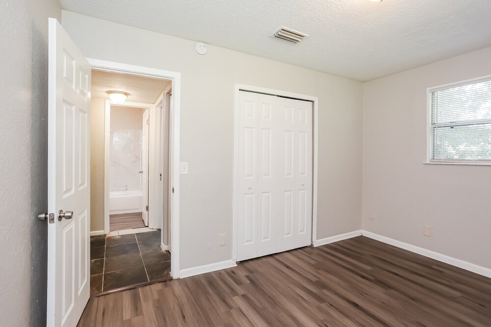 Building Photo - 6812 Hawkins Ct