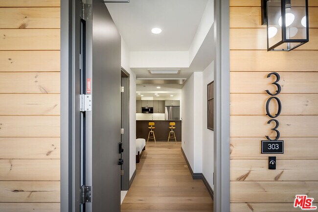 Building Photo - 118 Orlando Ave