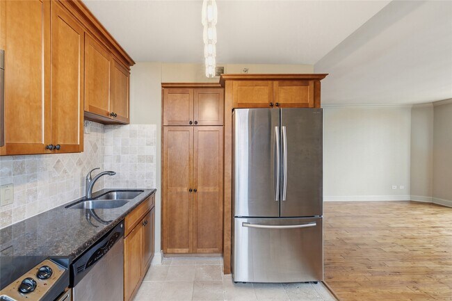 Building Photo - 1111 Caroline St