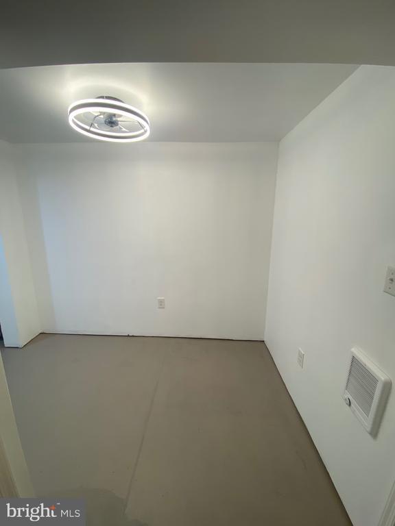 Building Photo - 642 Brill St