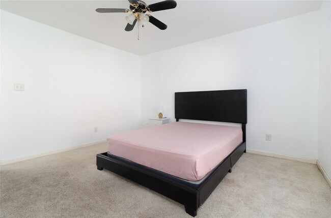 Building Photo - 6202 Skyline Dr