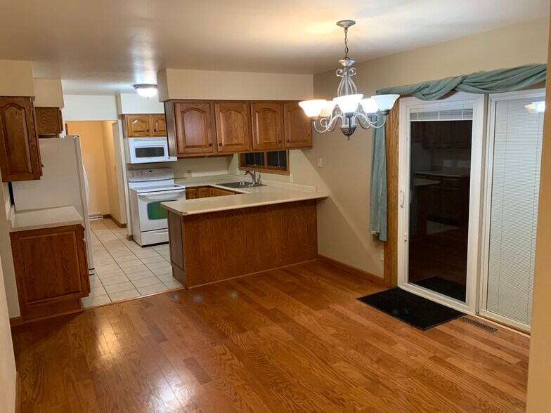 Kitchen and dining room - N2092 Schacht Rd