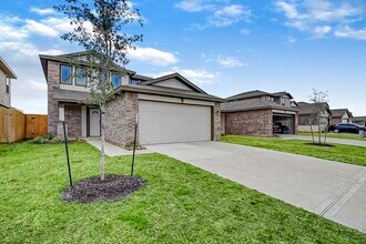 Building Photo - 16731 Twisted Pne Dr
