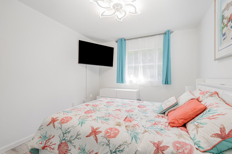 Building Photo - 279 S Brevard Ave