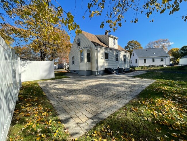 Building Photo - 34 Monroe St