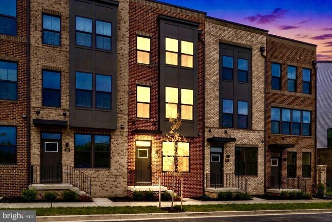Building Photo - 828 Watts St