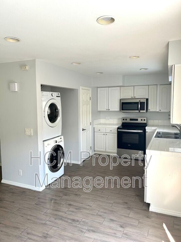 Building Photo - 9757 Cornwall Dr