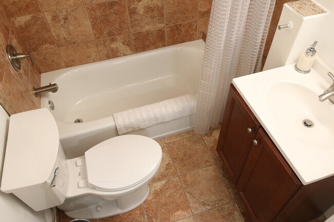 Building Photo - 2430 Alki Ave SW