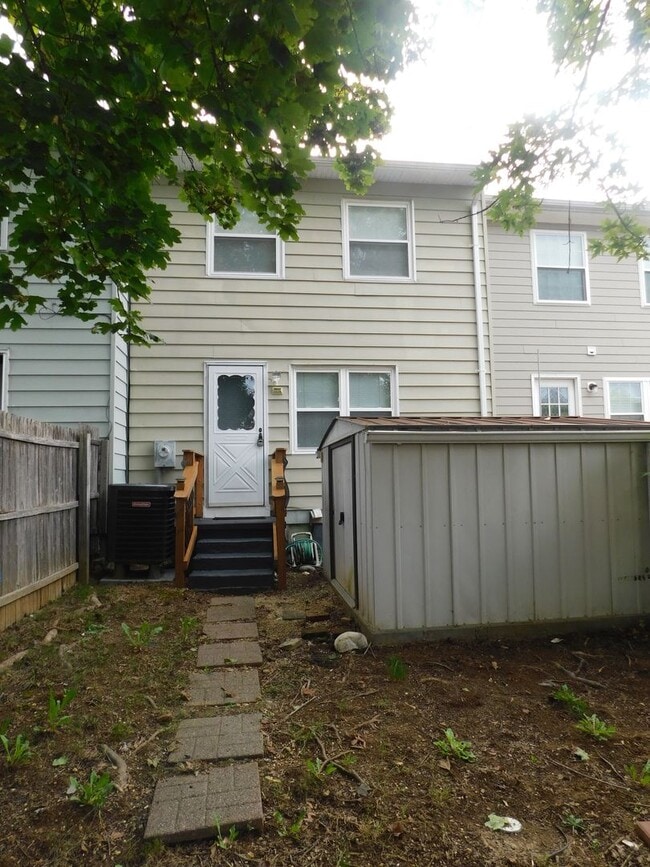 Building Photo - Berryville Townhouse