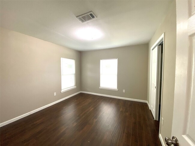 Building Photo - 4411 Buena Vista St