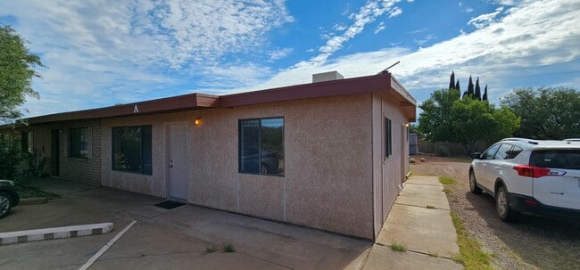 Building Photo - 2064 N Willow Ave