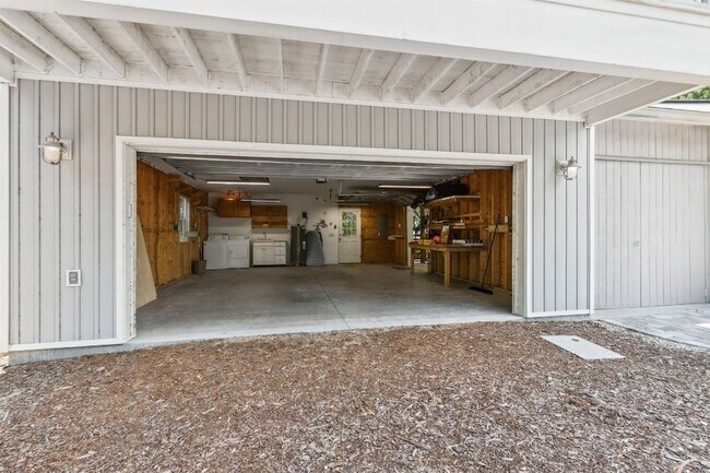 Building Photo - 412 Escambia St