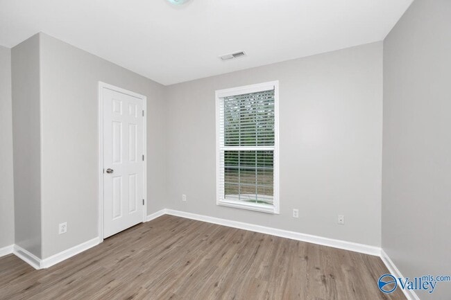 Building Photo - 800 Linwood Dr NW