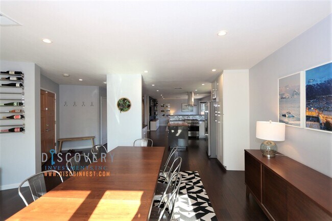 Building Photo - Centrally Located Mid-Century Contemporary Home