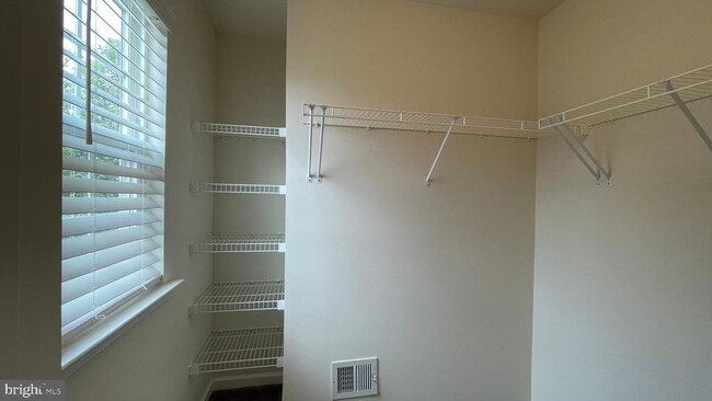 Building Photo - 38 Sutter Dr