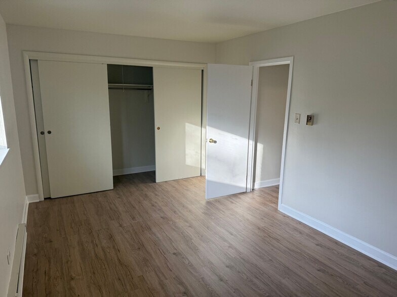 Building Photo - 2525 E Ballard Rd