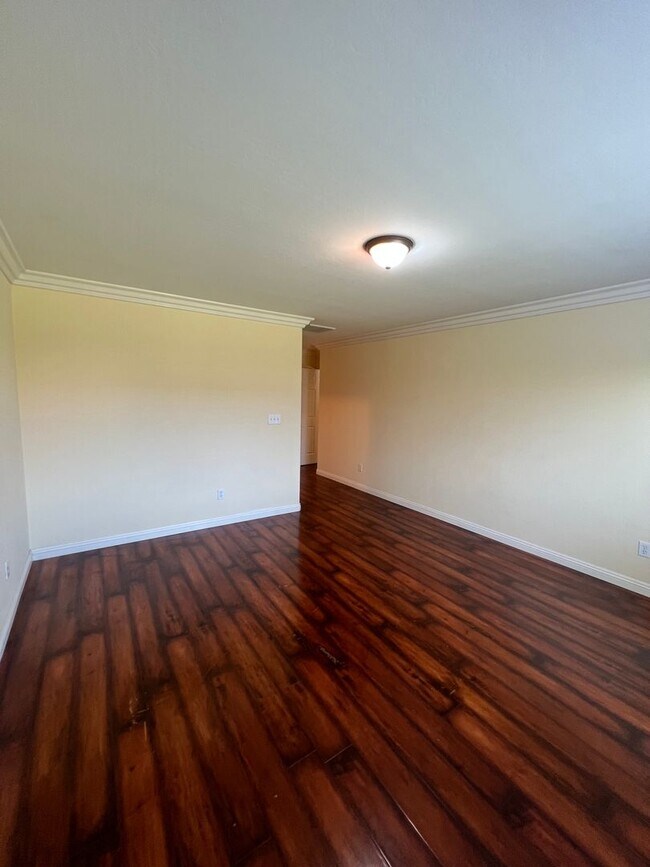 Building Photo - Beautiful NW Home for Rent 3+2 $2,300