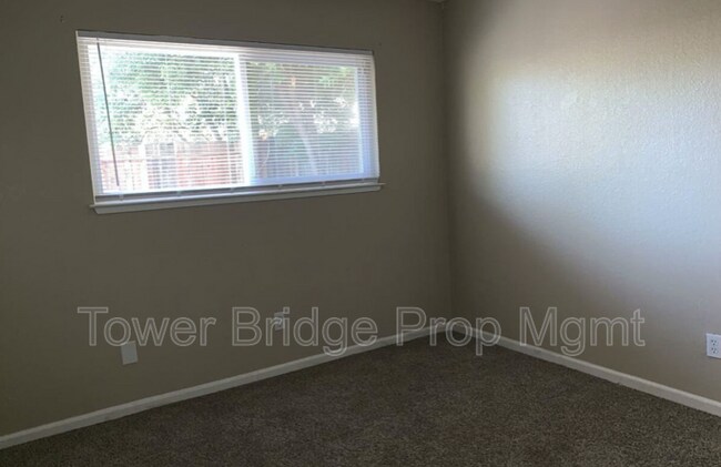 Building Photo - 6004 Bourbon Dr
