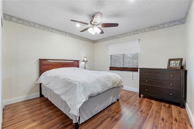 Building Photo - 8241 NW 54th Ct