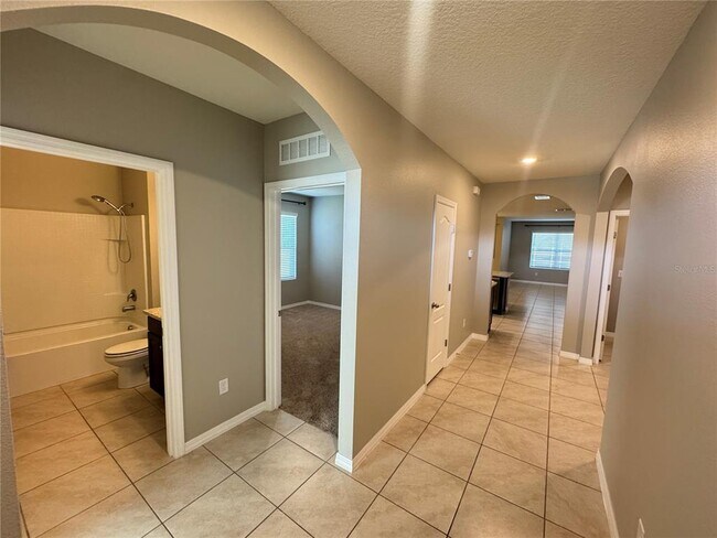 Building Photo - 404 Tanglewood Dr